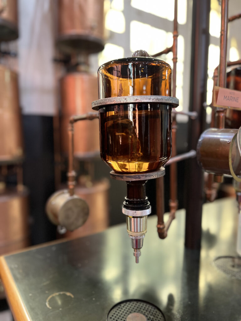 Destillation und Parfümherstellung - Duftgenuss - Aromapflege mit Barabra Tausch